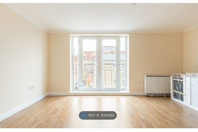 Flat, Millennium Drive, London photo 3