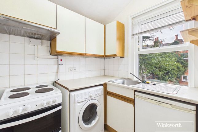First Floor Flat, 114, Belmont Road, Berkshire photo 2