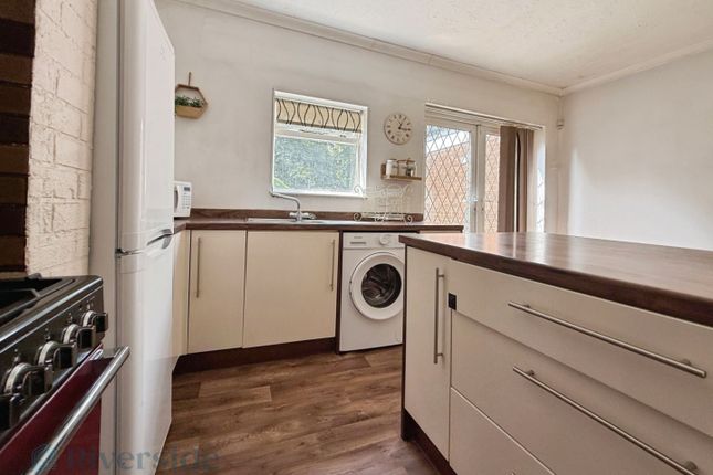 96, Graham Avenue, Hull photo 4