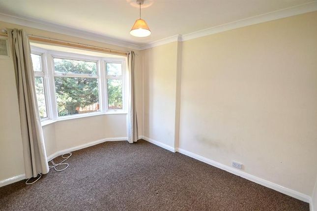 390, Whalebone Lane South, Chadwell Heath photo 4