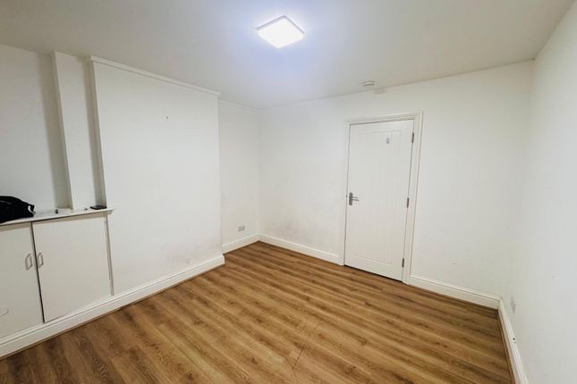 23, Hamilton road, Southall photo 4