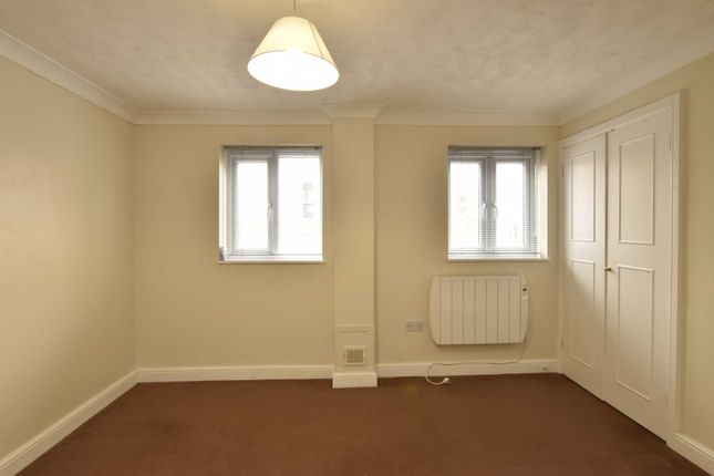 Flat to rent in King Edmund Square, Worcester