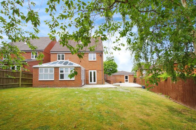 2, Gosling Close, Swindon photo 2