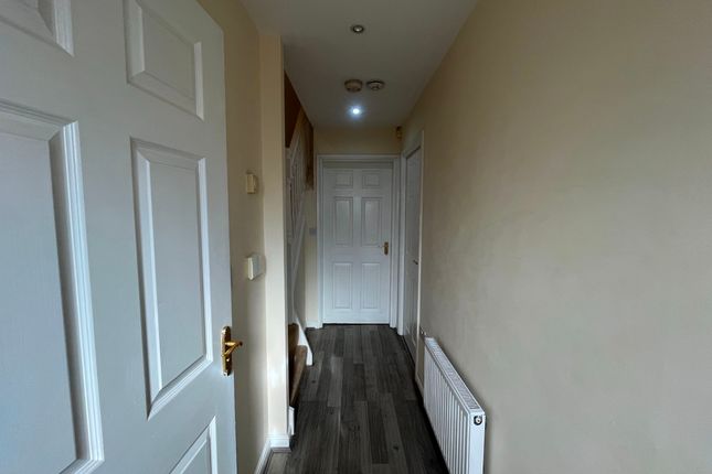 61 Honeysuckle Close, Doncaster photo 2