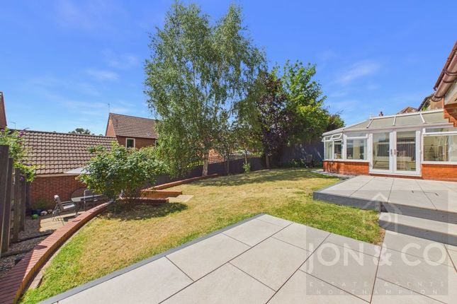 16, Wisteria Way, Northampton photo 2