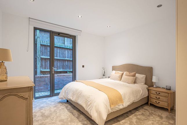 Flat for sale in The Cascades, Hampstead, London