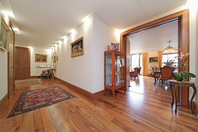 Flat for sale in The Bishops Avenue, London