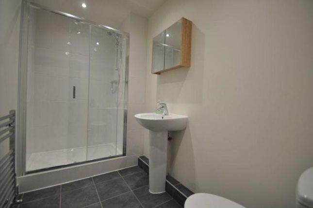 5 BED, 31, Yew Tree Drive, Guildford photo 4