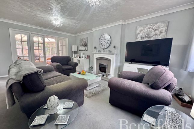 10, Gilderdale Close, Essex photo 2
