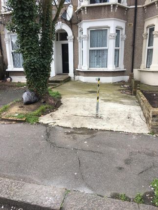 Parking/garage to rent in Northbrook Road, Ilford