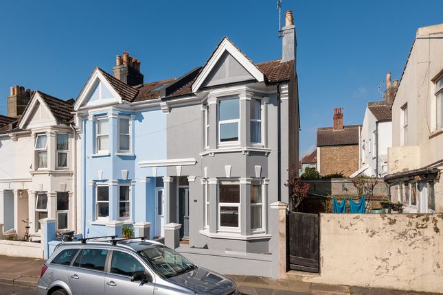 Terraced house to rent in Ruskin Road, Hove