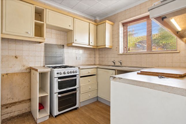 3 Cranleigh Close, London photo 4