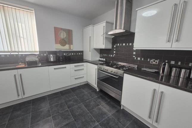 DUKINFIELD photo 4