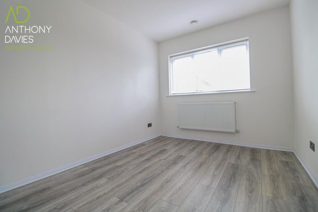 Flat to rent in Chilworth Gate, Silverfield, Broxbourne
