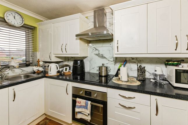 36, Carshalton Way, Reading photo 2
