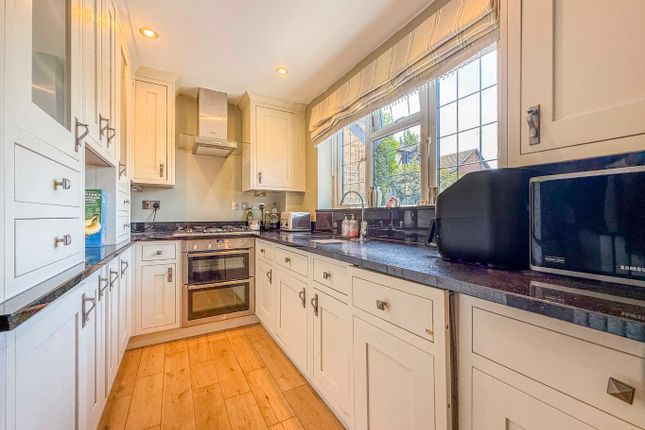29 Morley Close, Yateley, Hampshire photo 4
