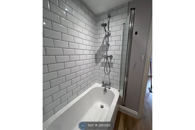 Flat, Dunlop House Whitehill Road, Crowborough photo 2