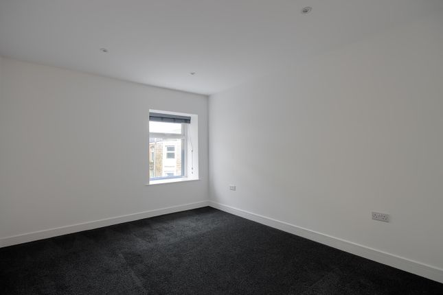 Flat to rent in Milltown Apartments 1A, Grimshaw Street, Burnley, Lancashire