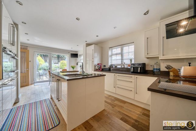1, Hunters Close, Tring photo 2