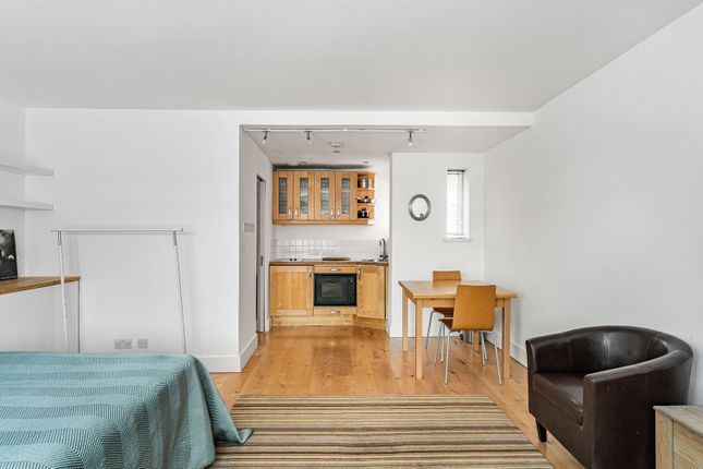 Flat 11, 4, Crane Court, London photo 3