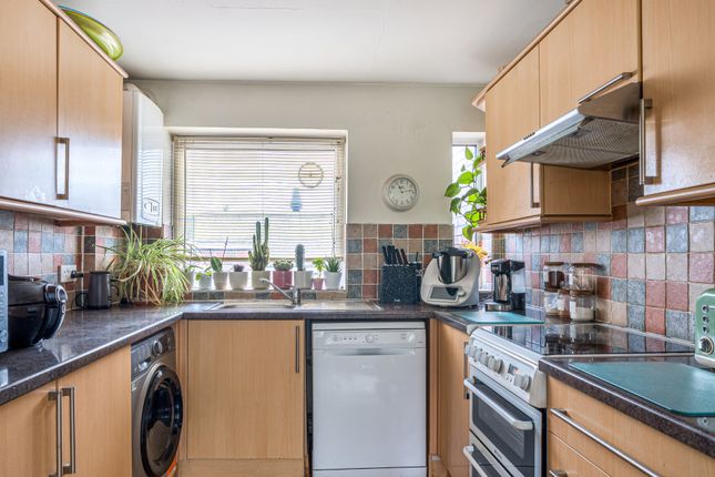 19, Brantwood Gardens, Surrey photo 3