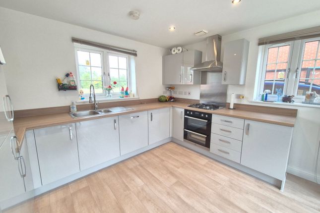 34, Dalmatian Drive, Houghton Regis photo 4