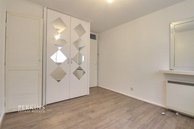 11, Nicholas Close, Greenford photo 3