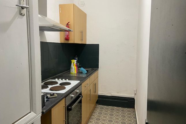 Flat 2, 52, Ash Tree Road, Manchester photo 3