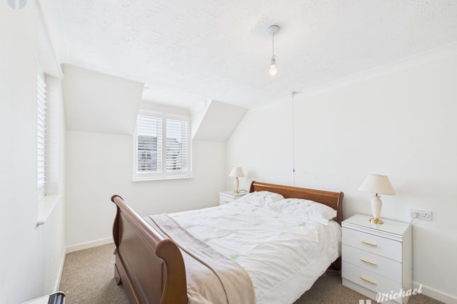 43 Sycamore Court, Aylesbury photo 4