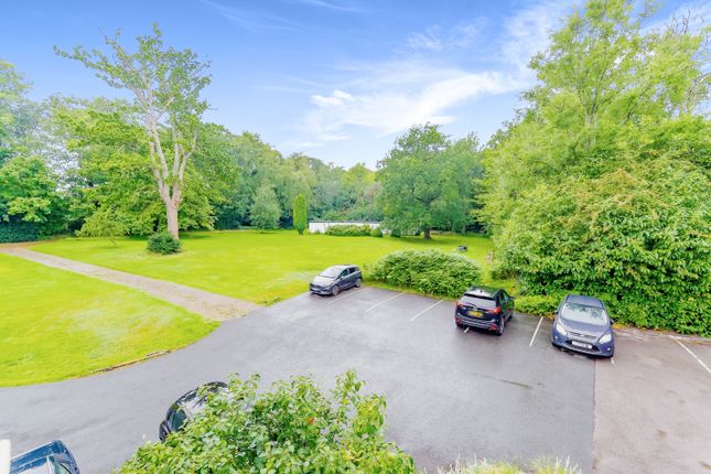 Flat for sale in Portley Wood Road, Whyteleafe, Surrey