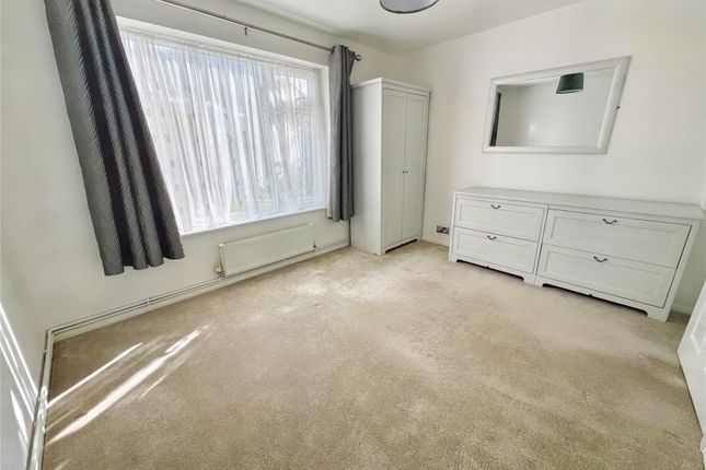 Flat to rent in Beech Hill Court, Berkhamsted, Hertfordshire