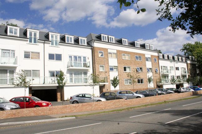 Thumbnail Flat to rent in Brook Court, Watling Street, Radlett