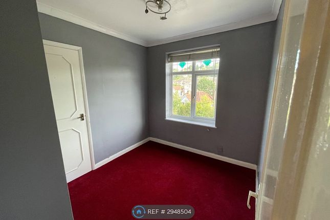 Whitelands Road, High Wycombe photo 4