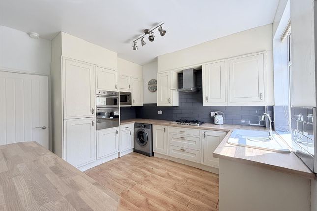 24, Denbigh Street, Mossley photo 4