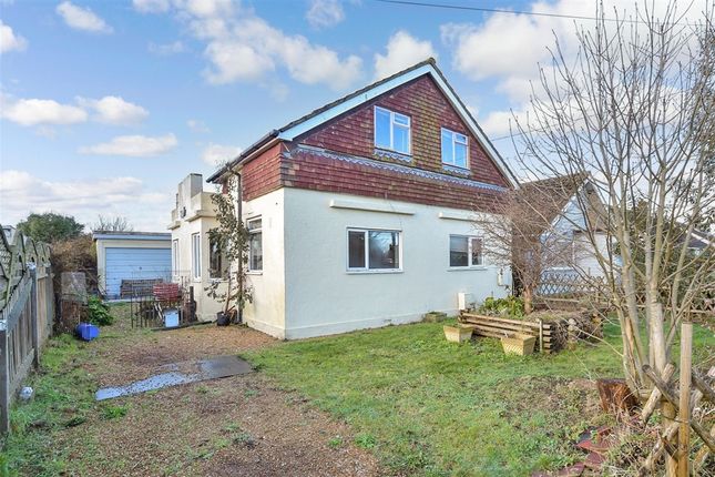 2-bed house on Dunes Road, Greatstone, £225,000