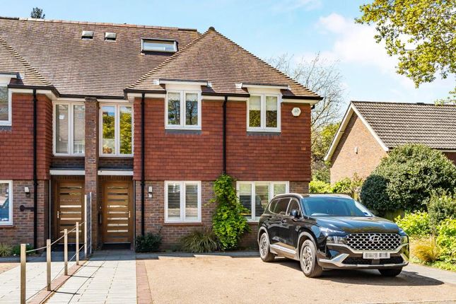 Thumbnail Semi-detached house to rent in Watford Close, Guildford