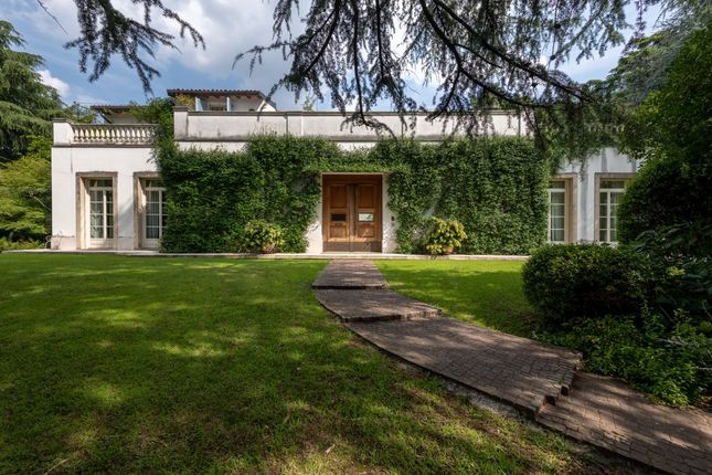 Villa for sale in Gallarate, Varese, Lombardy, Italy