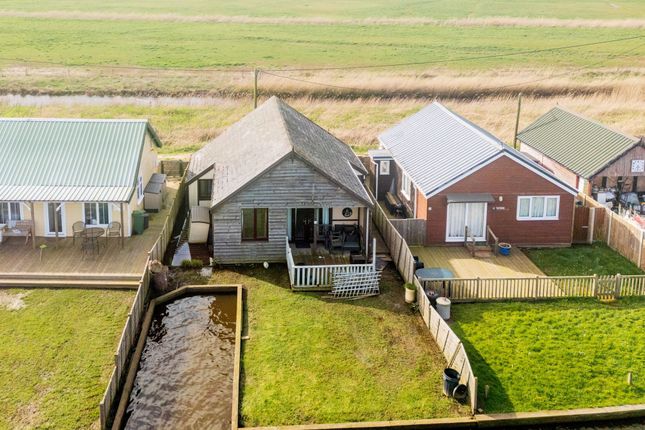 Thumbnail Mobile/park home for sale in North West Riverbank, Potter Heigham, Great Yarmouth