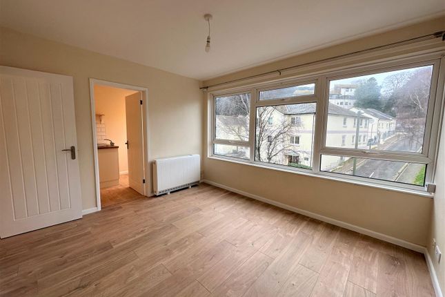 Flat 10, Seaway Court, New Road, Brixham photo 3