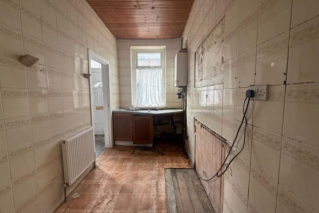 26, Victor Terrace, Bradford photo 3