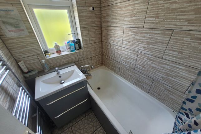 47 James House, Solebay Street, London photo 4