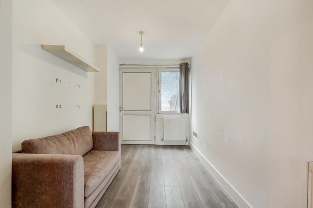 Flat 2, Gransden House, London photo 3