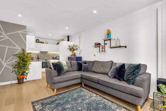 107 Cape House, London photo 4