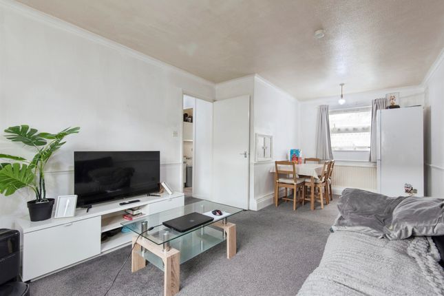 38, Torquay Crescent, Stevenage photo 3