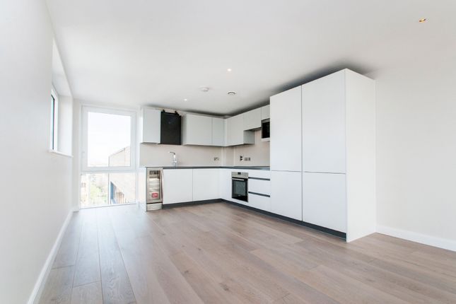 Flat for sale in Cooper Building, Wharf Road, London