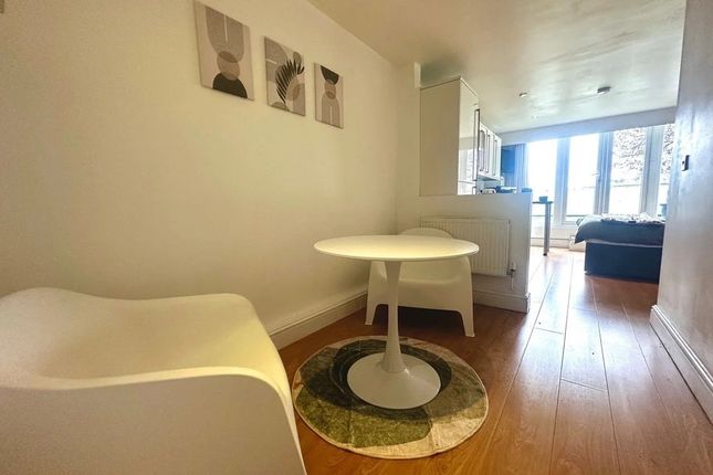 13, Cold Harbour, London photo 4