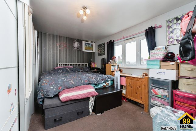 34, Weston Drive, Caterham photo 3