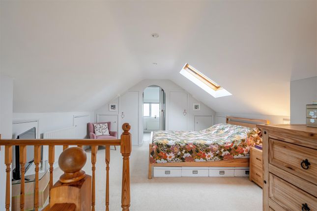 80, Lyon Road, Crowthorne photo 4