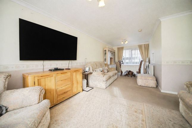 28, Hickling Drive, Suffolk photo 2