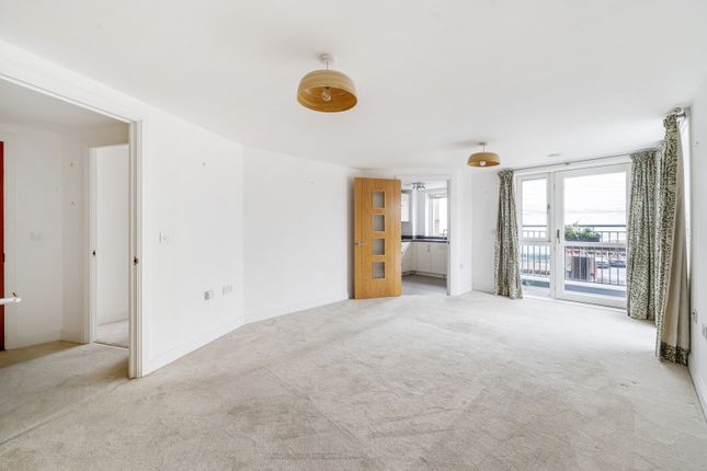 Flat 6 Holly Place, 18, High Street, Cobham photo 4